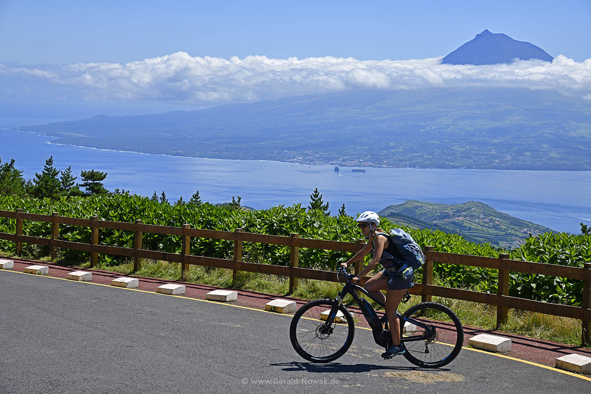 Biking to the Caldera in Faial / Azores