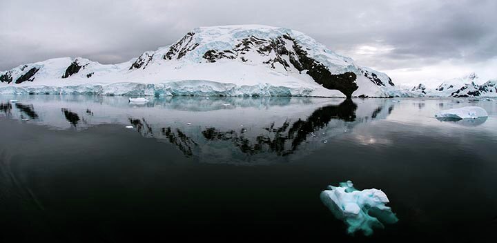 The ice world of the Antarctica